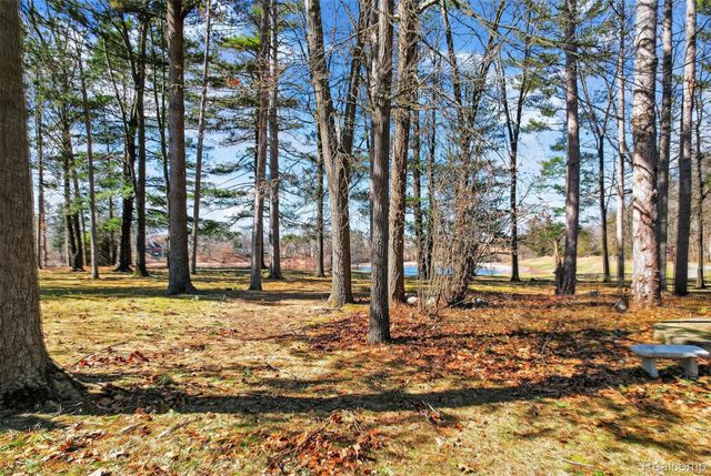 92 Kirksway Lane, Orion Charter Township, MI 48362