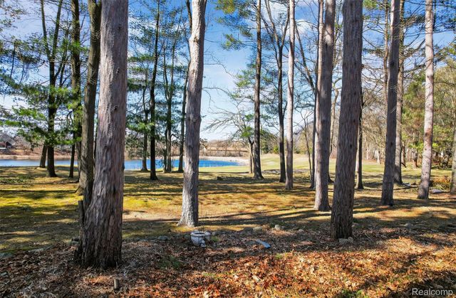 92 Kirksway Lane, Orion Charter Township, MI 48362