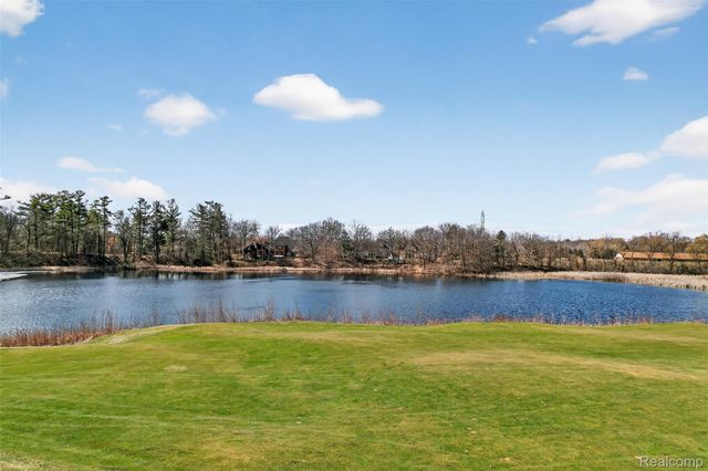 92 Kirksway Lane, Orion Charter Township, MI 48362