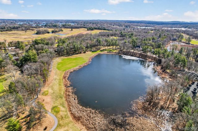 92 Kirksway Lane, Orion Charter Township, MI 48362