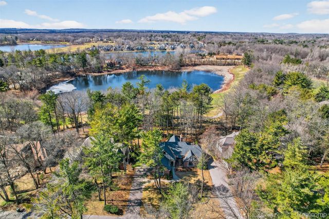 92 Kirksway Lane, Orion Charter Township, MI 48362