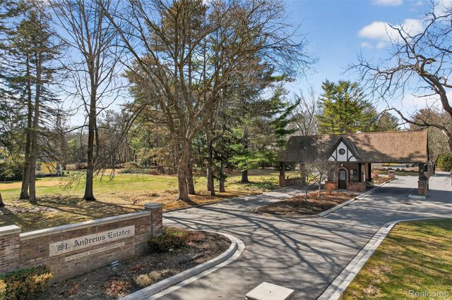 92 Kirksway Lane, Orion Charter Township, MI 48362