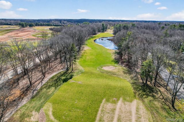 92 Kirksway Lane, Orion Charter Township, MI 48362