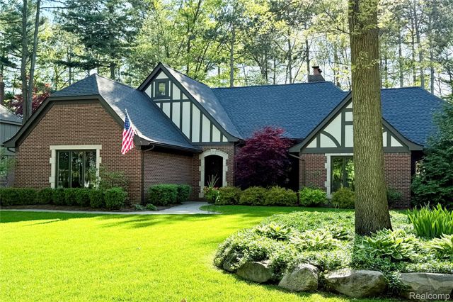 92 Kirksway Lane, Orion Charter Township, MI 48362