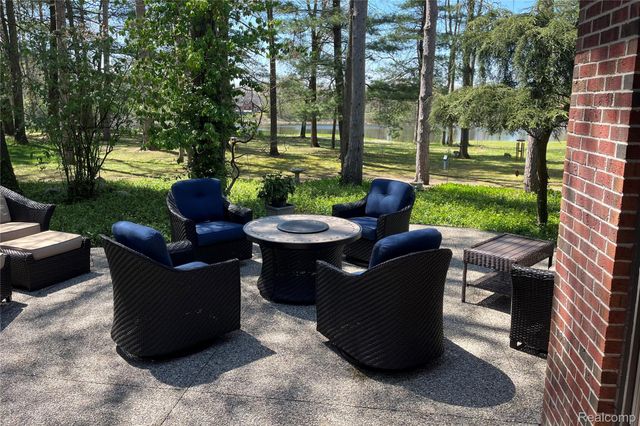 92 Kirksway Lane, Orion Charter Township, MI 48362