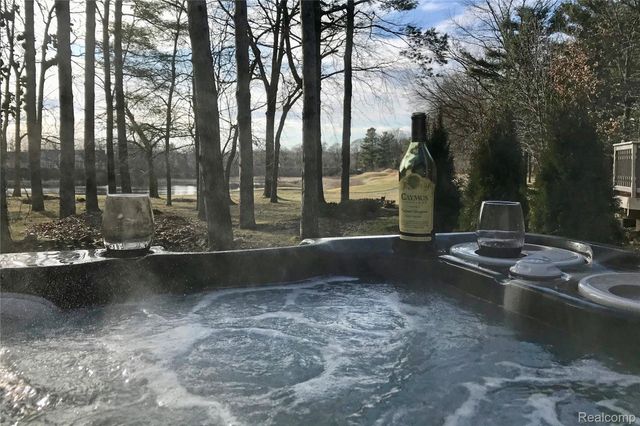 92 Kirksway Lane, Orion Charter Township, MI 48362