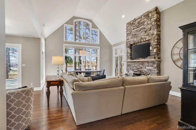 92 Kirksway Lane, Orion Charter Township, MI 48362