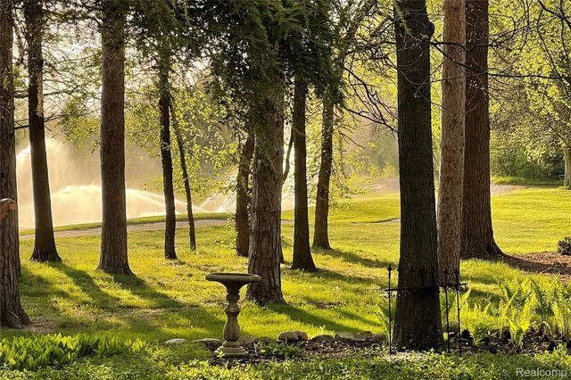 92 Kirksway Lane, Orion Charter Township, MI 48362