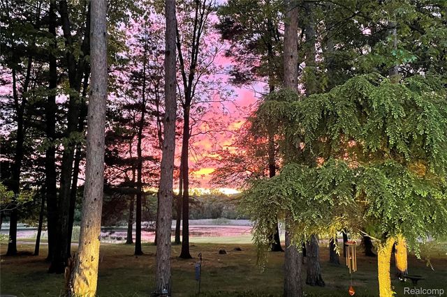 92 Kirksway Lane, Orion Charter Township, MI 48362