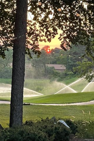 92 Kirksway Lane, Orion Charter Township, MI 48362