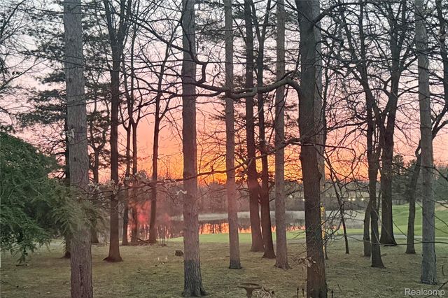 92 Kirksway Lane, Orion Charter Township, MI 48362