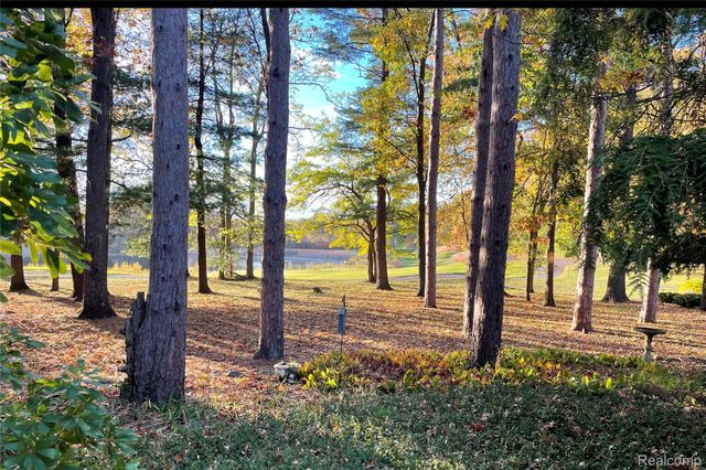 92 Kirksway Lane, Orion Charter Township, MI 48362