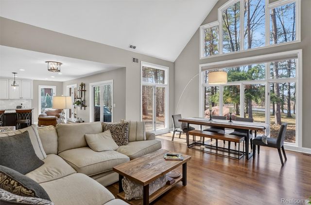 92 Kirksway Lane, Orion Charter Township, MI 48362