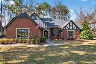 92 Kirksway Lane, Orion Charter Township, MI 48362