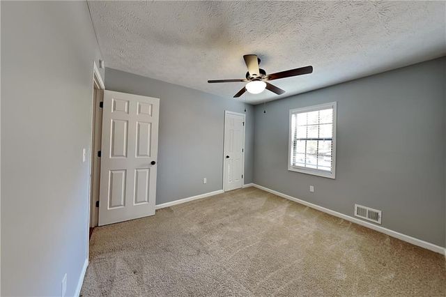 4304 Falcon Crest Drive, Flowery Branch, GA 30542