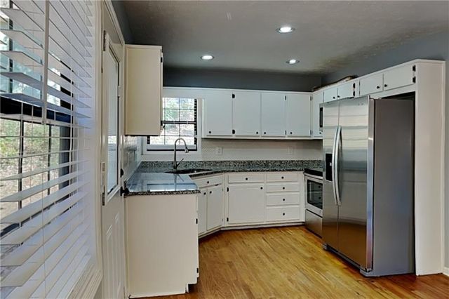 4304 Falcon Crest Drive, Flowery Branch, GA 30542