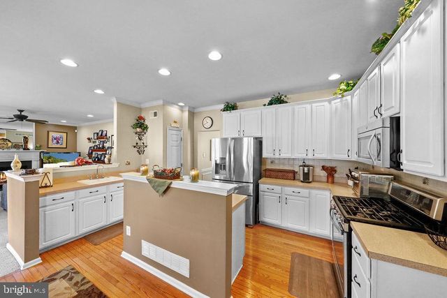 74 CREEKWOOD DR, Bordentown, NJ 08505