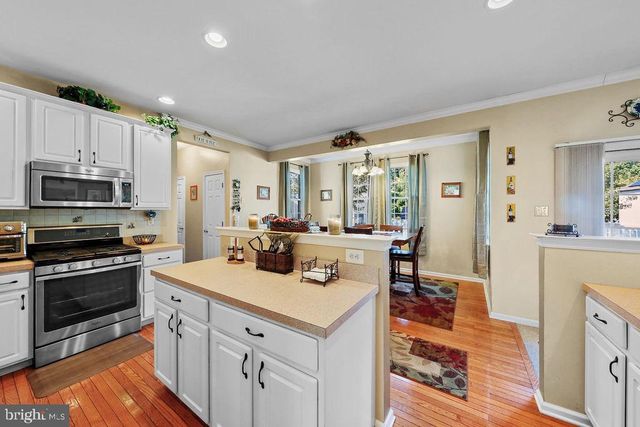 74 CREEKWOOD DR, Bordentown, NJ 08505