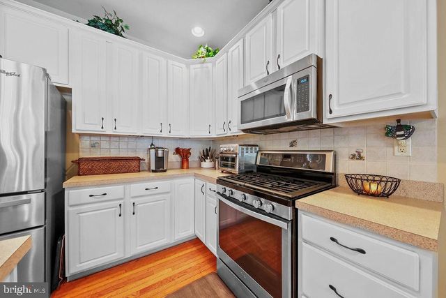 74 CREEKWOOD DR, Bordentown, NJ 08505