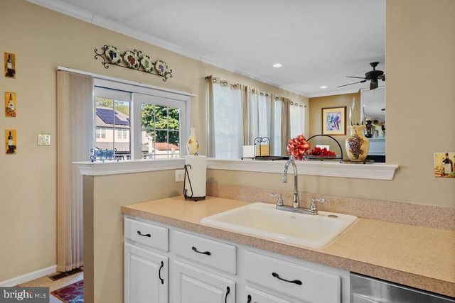 74 CREEKWOOD DR, Bordentown, NJ 08505