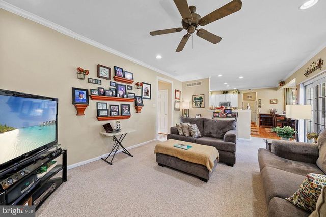 74 CREEKWOOD DR, Bordentown, NJ 08505