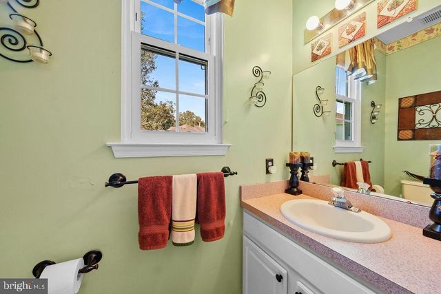 74 CREEKWOOD DR, Bordentown, NJ 08505