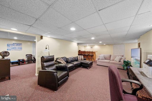 74 CREEKWOOD DR, Bordentown, NJ 08505