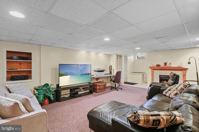 74 CREEKWOOD DR, Bordentown, NJ 08505