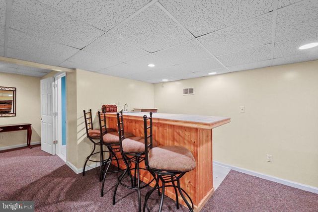 74 CREEKWOOD DR, Bordentown, NJ 08505