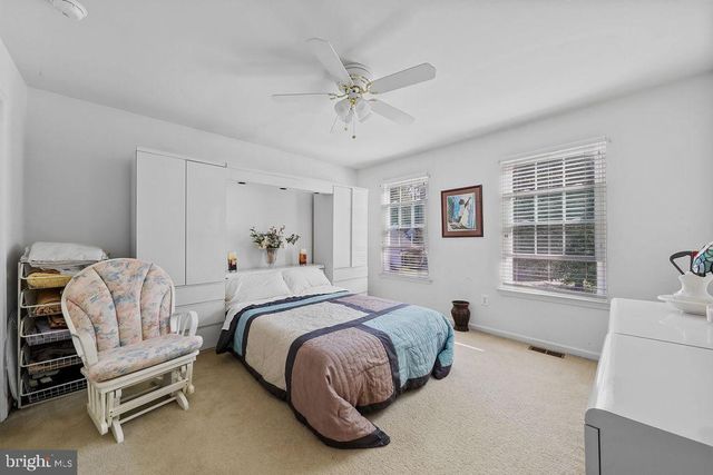 74 CREEKWOOD DR, Bordentown, NJ 08505