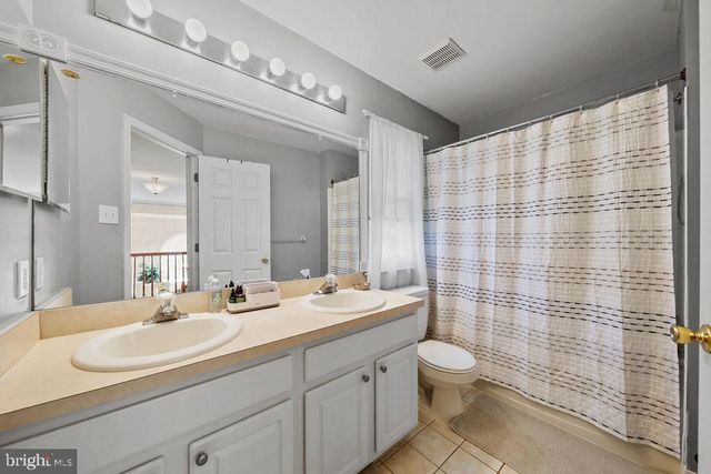 74 CREEKWOOD DR, Bordentown, NJ 08505