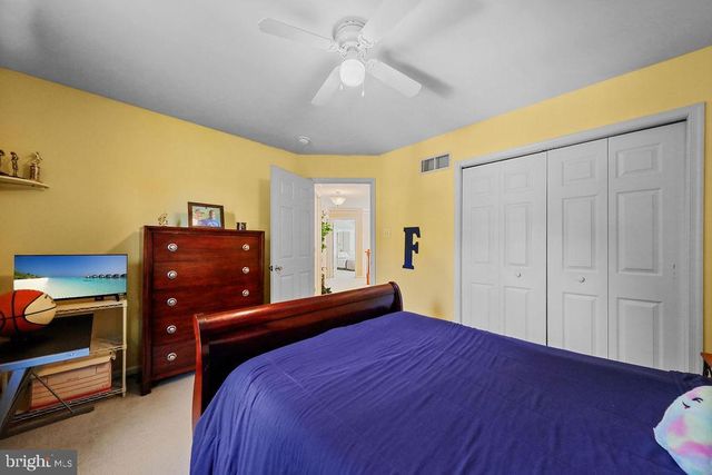 74 CREEKWOOD DR, Bordentown, NJ 08505