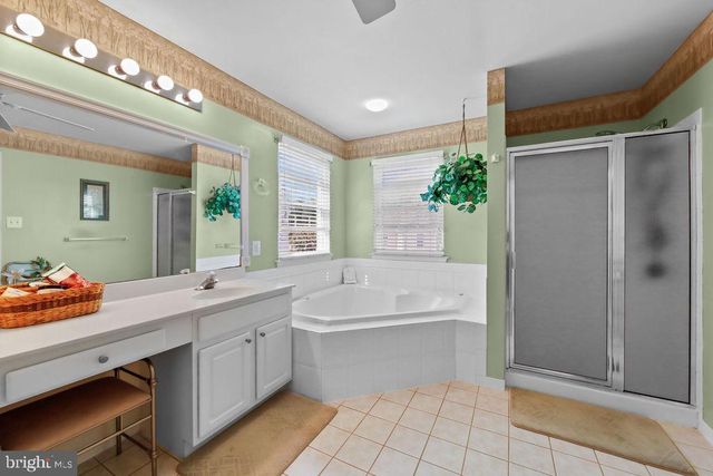 74 CREEKWOOD DR, Bordentown, NJ 08505