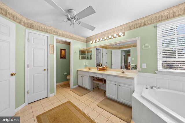 74 CREEKWOOD DR, Bordentown, NJ 08505