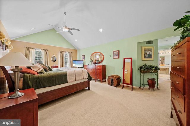 74 CREEKWOOD DR, Bordentown, NJ 08505