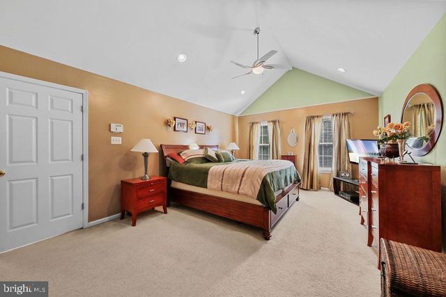 74 CREEKWOOD DR, Bordentown, NJ 08505