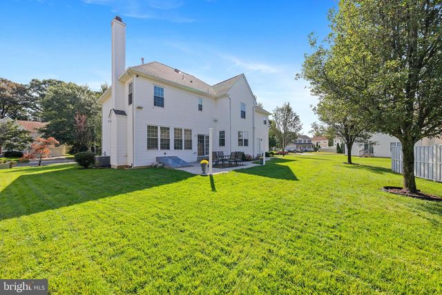 74 CREEKWOOD DR, Bordentown, NJ 08505