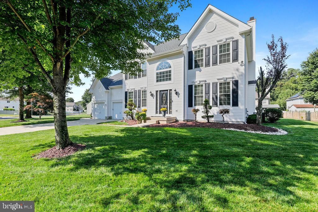 74 CREEKWOOD DR, Bordentown, NJ 08505