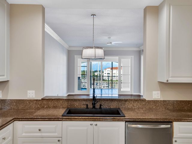 14 Harbour Isle Dr PH4, Fort Pierce, FL 34949