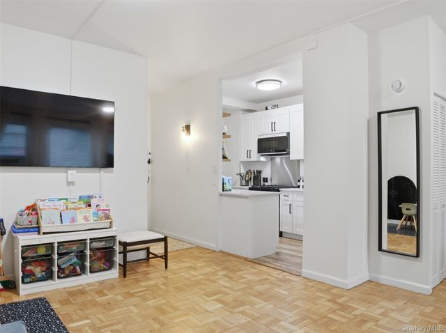 8 Fordham Hill Oval 1C, Bronx, NY 10468