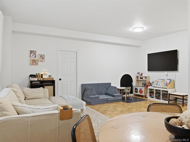 8 Fordham Hill Oval 1C, Bronx, NY 10468