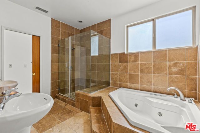 2619 N Rinconia Drive, Los Angeles, CA 90068