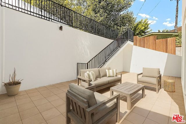 2619 N Rinconia Drive, Los Angeles, CA 90068