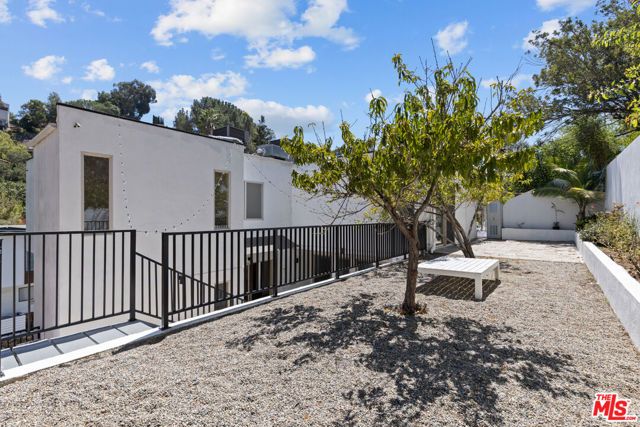 2619 N Rinconia Drive, Los Angeles, CA 90068