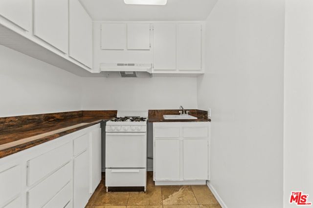 2619 N Rinconia Drive, Los Angeles, CA 90068