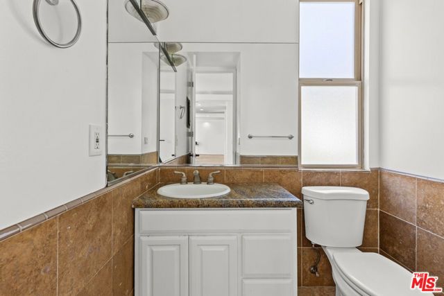 2619 N Rinconia Drive, Los Angeles, CA 90068