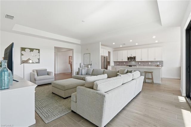 20273 Kingmont DR, Estero, FL 33928