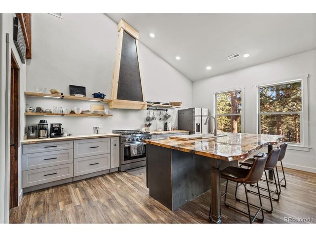 2270 Pikes Peak Dr, Florissant, CO 80816