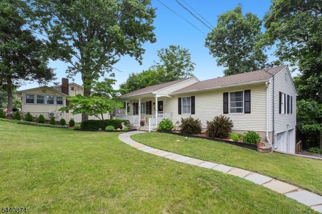 40 Shadowy Ln, West Milford Twp., NJ 07480
