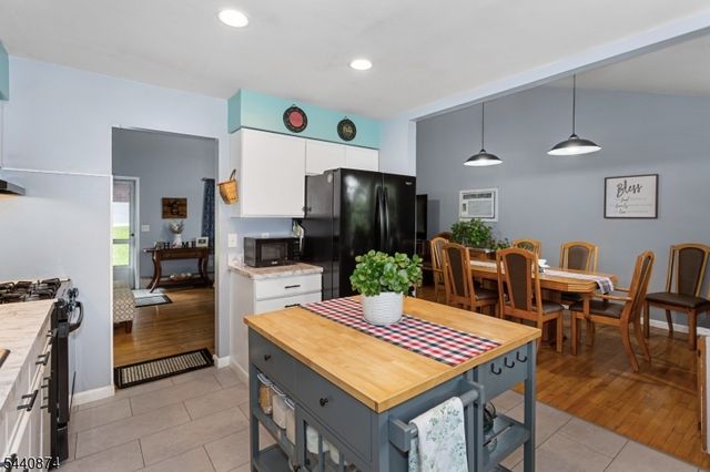 40 Shadowy Ln, West Milford Twp., NJ 07480